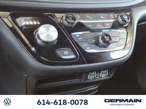 Used 2023 Chrysler Pacifica Touring-L w/ S Appearance Package AWD/4WD image 28