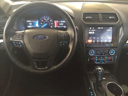 Used 2018 Ford Explorer XLT w/ Equipment Group 202A image 22