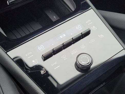 Certified 2024 Porsche Cayenne Coupe AWD/4WD image 32