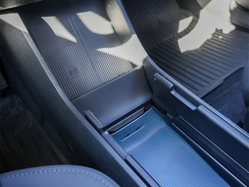 Used 2025 Volvo EX30 Ultra w/ Protection Package Premier image 20