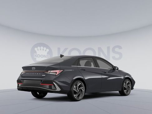 Used 2025 Hyundai Elantra Limited FWD image 4