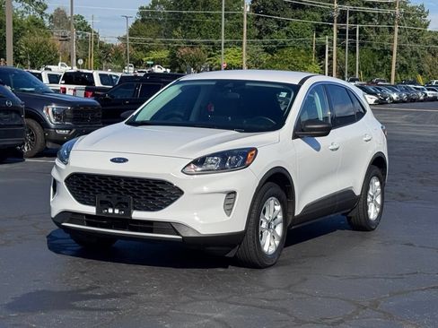 Used 2022 Ford Escape SE w/ Cold Weather Package AWD/4WD image 2