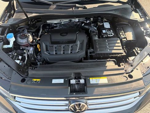 Used 2023 Volkswagen Tiguan SE FWD image 10