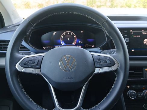 Used 2024 Volkswagen Taos SE image 18