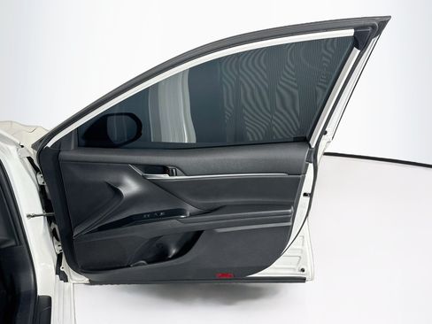 Used 2020 Toyota Camry SE FWD image 29