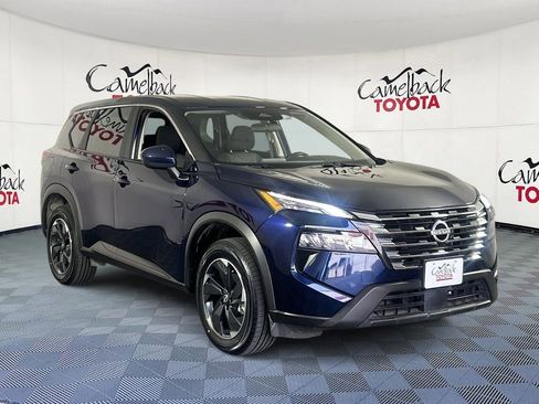 Used 2025 Nissan Rogue SV image 3