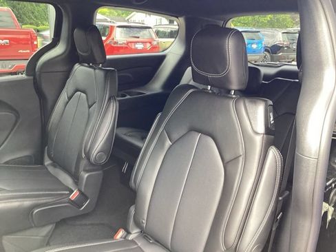 New 2027 Chrysler Pacifica Select FWD image 16