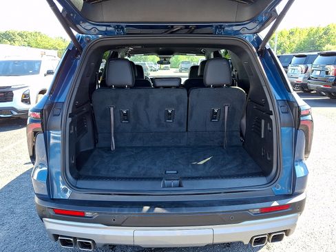 Used 2025 Chevrolet Traverse LT w/ Driver Confidence Package AWD/4WD image 29