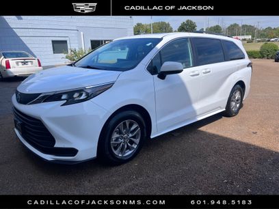 Used 2025 Toyota Sienna LE w/ LE Plus Package