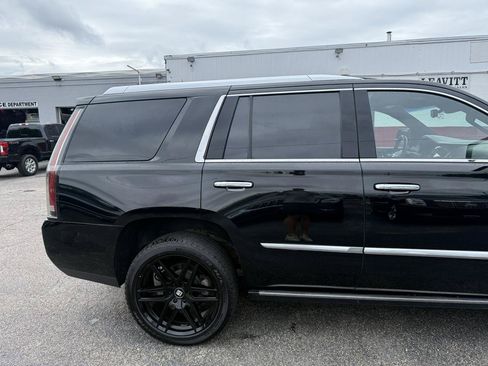 Used 2018 Cadillac Escalade Platinum AWD/4WD image 10