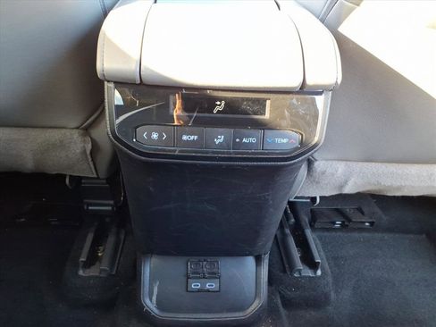 Certified 2022 Toyota Highlander XLE image 9