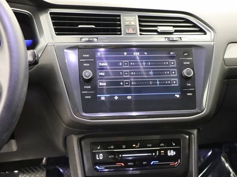 Certified 2023 Volkswagen Tiguan SE w/ Panoramic Sunroof Package FWD image 11