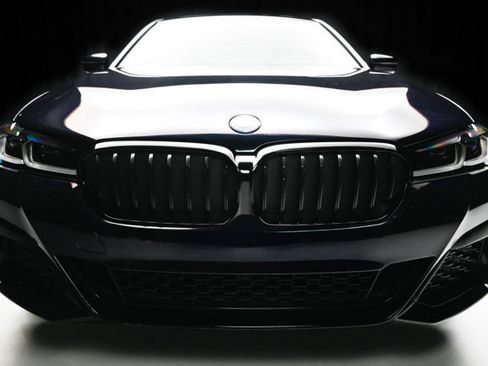 Used 2023 BMW 530e xDrive w/ Premium Package image 29