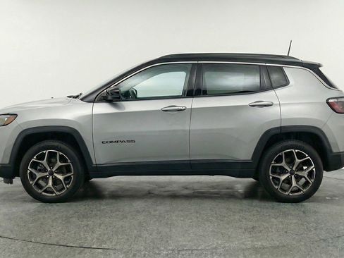 Used 2025 Jeep Compass Limited image 3
