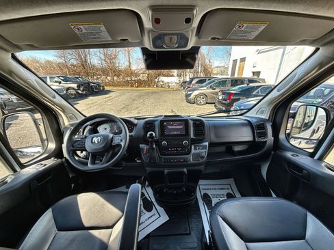 Used 2024 RAM ProMaster 2500 w/ Convenience Group image 20
