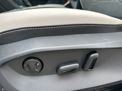 New 2026 Volkswagen Taos SE image 4