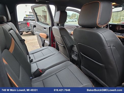 Used 2025 GMC Canyon AT4 w/ Nightfall Edition image 11