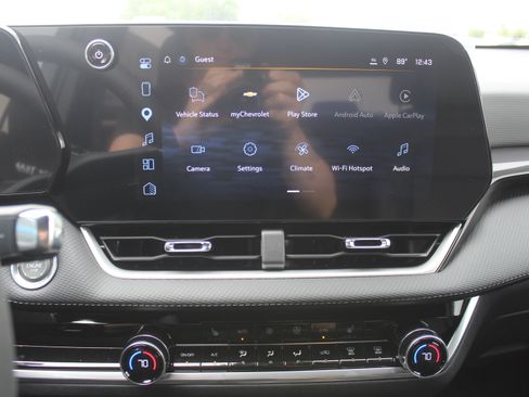 New 2027 Chevrolet Equinox LT w/ Convenience Package II FWD image 12
