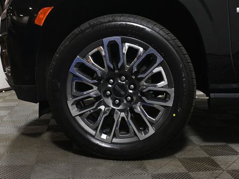 Used 2024 GMC Yukon Denali Ultimate AWD/4WD image 12