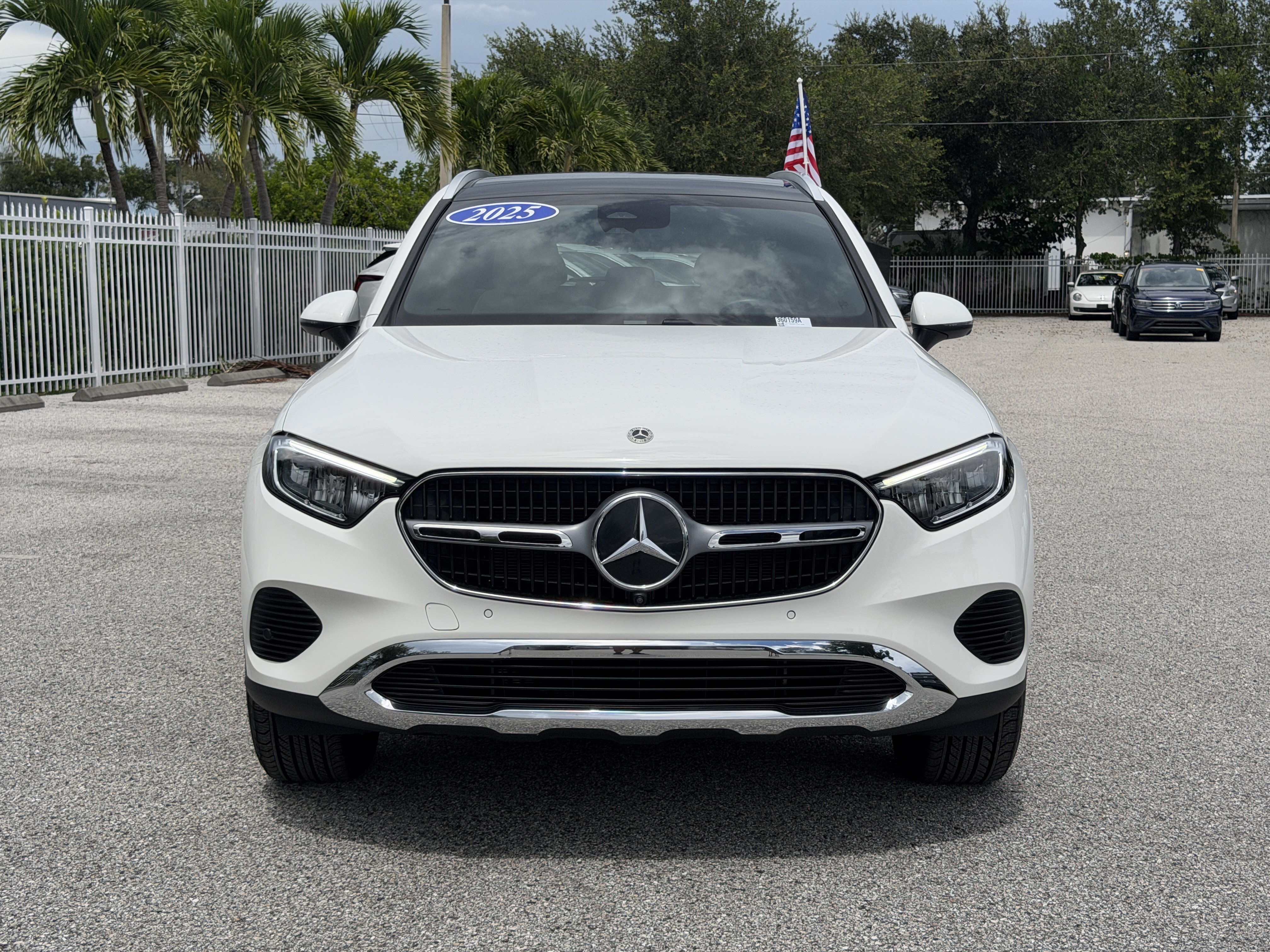Used 2025 Mercedes-Benz GLC 300 image 2