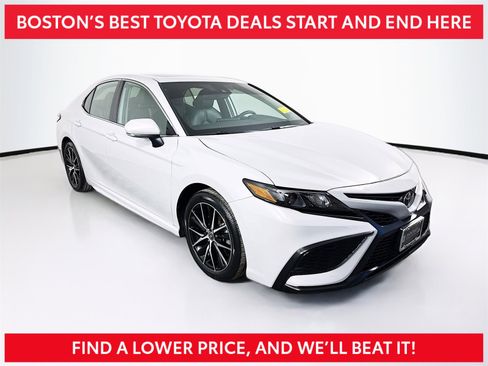 Certified 2024 Toyota Camry SE image 1