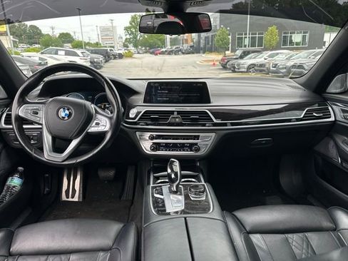 Used 2017 BMW 750i RWD image 16