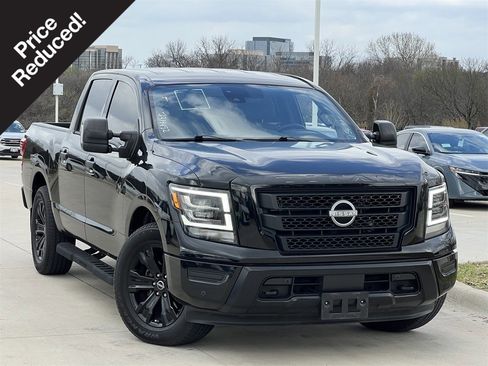 Used 2024 Nissan Titan SV w/ SV Convenience Package image 1
