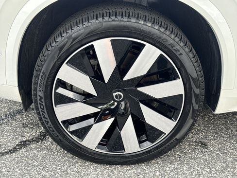 Certified 2024 Volvo XC90 T8 Plus w/ Protection Package Premier AWD/4WD image 12