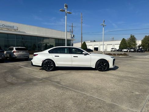 Certified 2025 BMW 760i xDrive w/ Luxury Rear Seating Package image 4