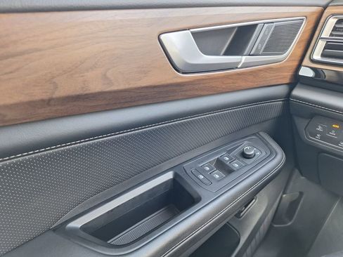 Used 2024 Volkswagen Atlas SE image 17