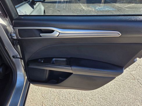 Used 2020 Ford Fusion SE FWD image 21