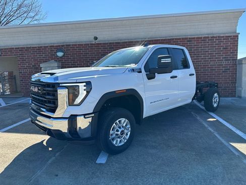 New 2025 GMC Sierra 2500 Pro w/ Convenience Package image 1