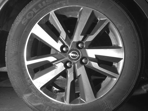 Used 2025 Nissan Versa SV FWD image 15