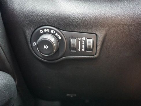 Used 2024 Jeep Compass Trailhawk image 24