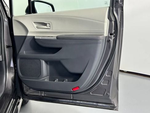 Used 2024 Toyota Sienna LE w/ LE Plus Package AWD/4WD image 9