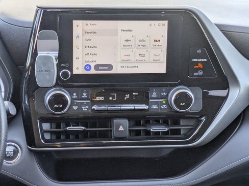 Used 2023 Toyota Highlander L image 14