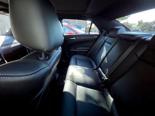 Used 2023 Chrysler 300 S w/ Comfort Group RWD image 4