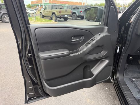 Used 2026 Nissan Frontier SV w/ All-Weather Content Package AWD/4WD image 13