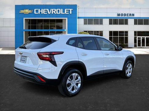 Used 2025 Chevrolet Trax LS image 5