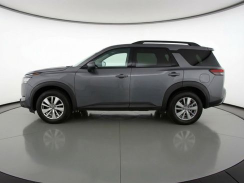 Used 2025 Nissan Pathfinder SV image 5