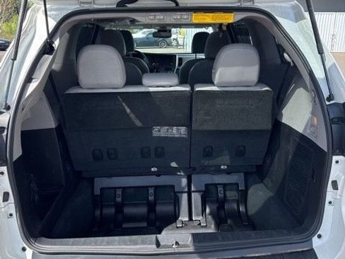 Used 2019 Toyota Sienna Limited Premium image 9