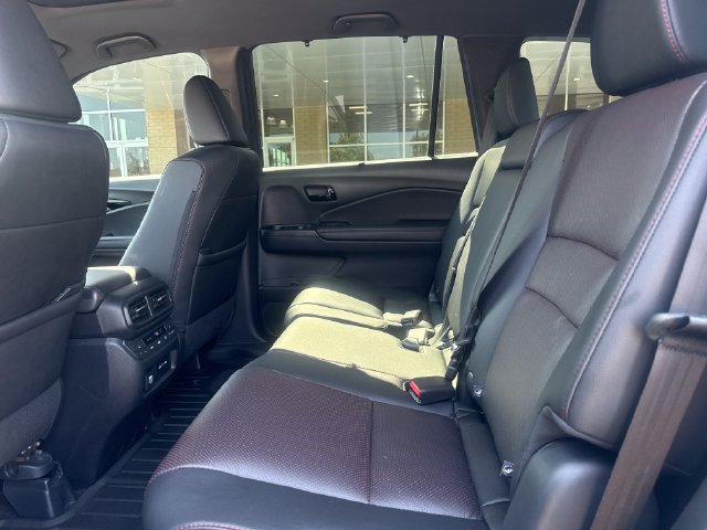 Certified 2025 Honda Passport Black Edition image 20