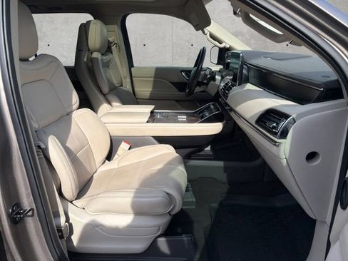 Used 2019 Lincoln Navigator Reserve AWD/4WD image 24