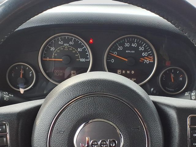 Used 2016 Jeep Wrangler Unlimited Sahara AWD/4WD image 11
