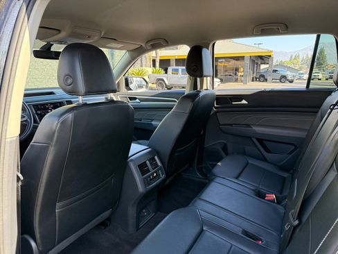 Used 2021 Volkswagen Atlas SE image 16