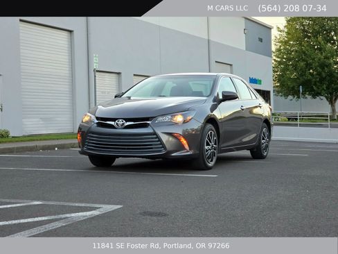 Used 2017 Toyota Camry LE FWD image 1