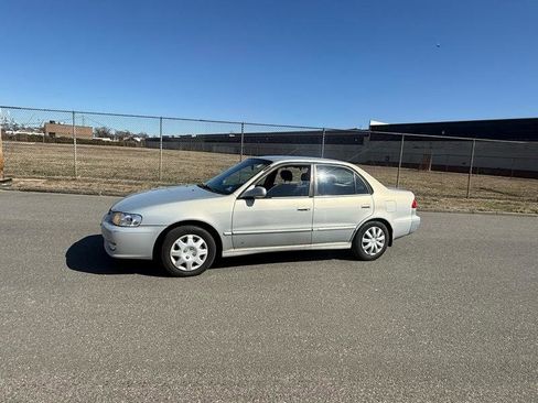 Used 2001 Toyota Corolla CE image 10