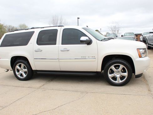 Used 2012 Chevrolet Suburban LTZ image 8