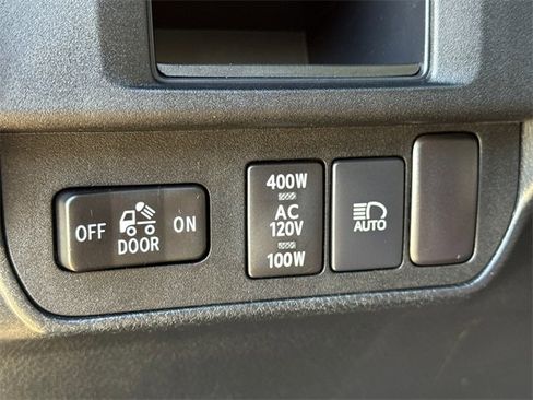 Used 2018 Toyota Tacoma TRD Sport w/ Technology Package image 21