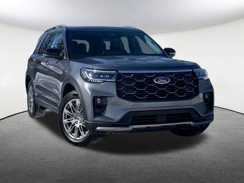 Used 2025 Ford Explorer Platinum image 2